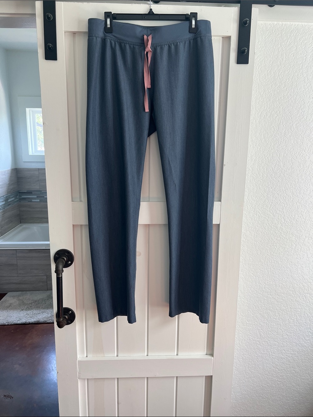 Figs Livingston heather denim scrub pants with Pink Drawstring size medium tall